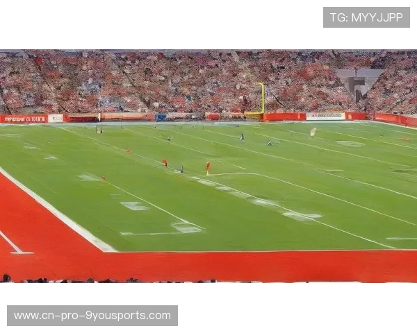 上海申花拉唐边路传中助攻锋线，激情绽放足球场